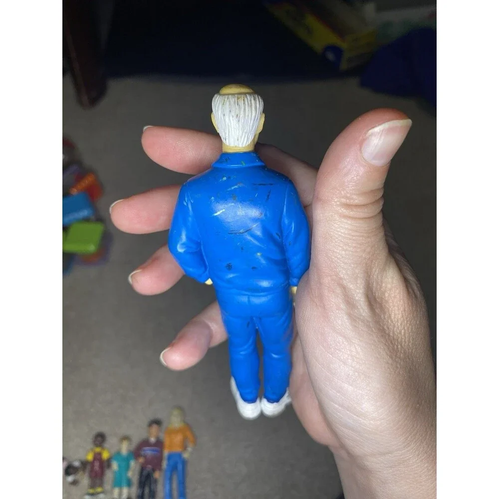 Lakeshore Learning Block Play People Figures Multi-Ethnic Family Lot Preschool